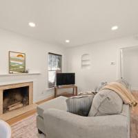 X 3BR Home Bright and Open In Euclid Near Cleveland, hotel poblíž Cuyahoga County - CGF, Euclid