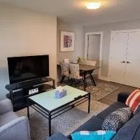 Happy Zone Suite With AC- Sleeps 4 - Welcome Snacks & Drinks !, ξενοδοχείο σε Langford