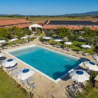 Delfino Tuscany Resort โรงแรมในมารินา ดิ เชชินา