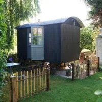 Brush Shepherd's Hut, ξενοδοχείο σε Shootend