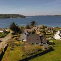 Maison spacieuse et lumineuse à seulement 1 minute de la mer โรงแรมในRosnoën