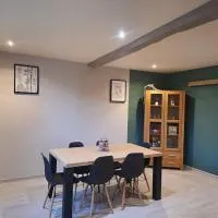 Maison cosy au calme avec jardin clos sans vis a vis, proche de vichy, clermont-ferrand, riom,, מלון בSaint-André-le-Coq
