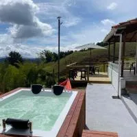 Hermosa Finca Con Piscina y Jacuzzi, hotel a El Peñol