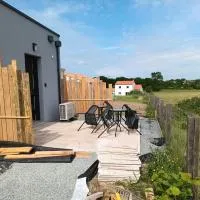 Studio 2 à 4 personnes, 12 kilomètres du parc du Puy du F, hotell sihtkohas La Verrie