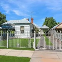 Francis Retreat- Echuca Holiday Homes、エチューカにあるEchuca Airport - ECHの周辺ホテル