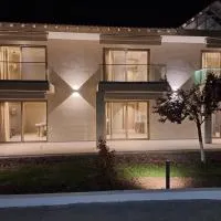 Haus Platanos Apartments & Bungalows by the Sea, hotel u Vurvuru