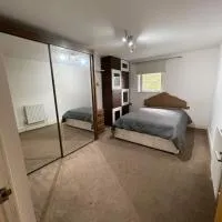 Cozy En-Suite Room with full Home Access – hotel w mieście Harrow