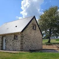 Le Petit Gîte de l'Eminence, отель в городе Клеси