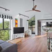 Modern Spacious Hillside Retreat with Scenic Views, hotell sihtkohas Christchurch