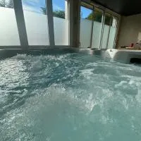Complexe Ô songes de Saxel، فندق في Saxel