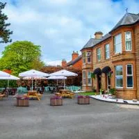 Pine Lodge Hotel & Restaurant Mansfield，曼斯菲爾德的飯店