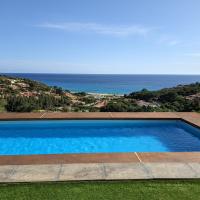 Villetta con piscina panoramica Belvedere Mari Pintau, hotel a Geremèas