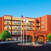 DoubleTree by Hilton Santa Fe โรงแรมใกล้สนามบินมิวนิซิพอลซานตาเฟ - SAFในซานตาเฟ