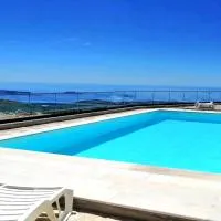 Villa Dubrovnik Heights - Private pool and jacuzzi with panorama view – hotel w mieście Ivanica