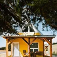 Abraham - Peaceful cabin in historic Nordegg, hotel sa Nordegg