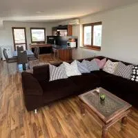 3-bedroom apartment in Šamorín – hotel w mieście Šamorín