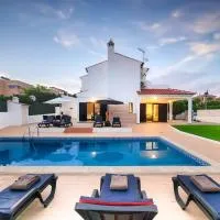 Lili - Private Pool - 8 Guests - Albufeira, hotell i Sesmarias