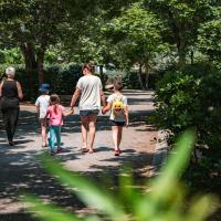 Camping Domaine du Cros d'Auzon - Maeva，位于Saint-Maurice-dʼArd&egrave;che奥伯纳机场 - OBS附近的酒店