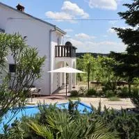 Summer House - Adonis, hotel u gradu Čitluk