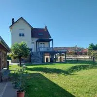 Logis Hôtel Restaurant Cruzel, hotel u gradu Maurs