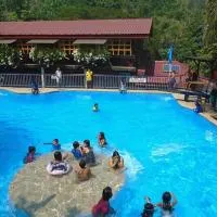 Twin hearts Resort Pool Cabin 3, hotel i Jasaan