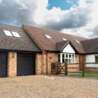 Superb 4BD Stay in Wyton and Houghton Village, hotel poblíž Letiště Wyton - QUY, Wyton