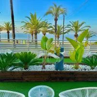 Hotel Neptuno، فندق في سان بييدرو ديل بيناتار