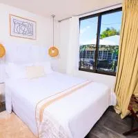 Guest apartment with complimentary ride to airport-Ladyville CP, hotel a Ladyville