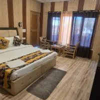 The White Yak Hotel, מלון בלה