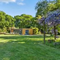 Independent rural detached annexe with free private Parking، فندق في كانتربيري