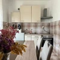 Bright & Spacious Two-Bedroom Apartment, hotel in Sukošan