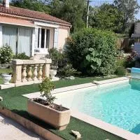 Eclats du Sud, villa les Cigales avec piscine, proche Cassis, meublé de tourisme 3 étoiles，Auriol的飯店
