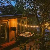 THE BIRD'S NEST - Secluded getaway!, hotell sihtkohas Christchurch