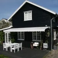 Villa Humlebæk B&B, хотел в Хумлебек