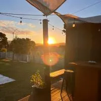 Sunsets on Harbour Kauri or Totara Cabin: Matarangi şehrinde bir otel