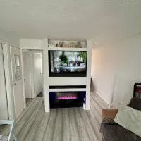 Norfolk Nest 2 bedroom chalet new media wall, hotel en Hemsby