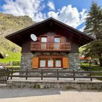Chalet Caldo & Accogliente a Cheggio "Obrigado House", hotel u gradu Alpe Cheggio