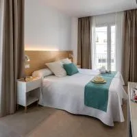 Hotel OASIS CENTRO, hotel i Conil de la Frontera