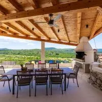 Private pool villa - Meditteranean peace, מלון בסלאנו