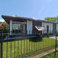 Casa Blanca Apartman II, hotel in Balatonfenyves
