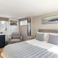 Studio at Tube Station Sleeps 3 Private Bathroom shared Kitchen 4, hotel em Edgware