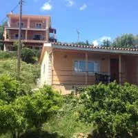 Takis & Eirini Family Apartments, מלון בפראמה