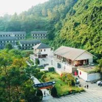 Sài Gòn - Bản Giốc Resort, hótel í Lũng Niêo