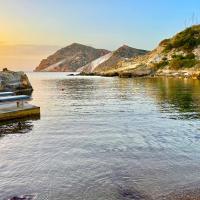 Utopia boutique villa on-in the water between 2 seas ideal 5 people, hotel a K&aacute;stron