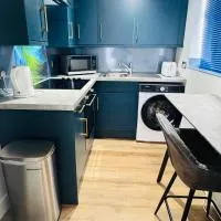 EVELYN - KENILWORTH STUDIO FLAT 30m2 - PRIVATE PARKING – hotel w mieście Kenilworth