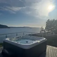 The Pulpit Rock Villa with sea view & jakuzzi, hótel í Strand
