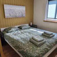 Family vacation, 2 bedroom house - Red House, hotel din Lõupõllu