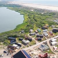 Basecamp Tiny House Eco-resort IJmuiden, hotel i IJmuiden