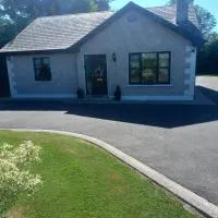 Home in Oulart, Wexford、Oulartのホテル
