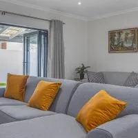 Three Bedroom House Spacious and Comfortable, hotel di Sandton